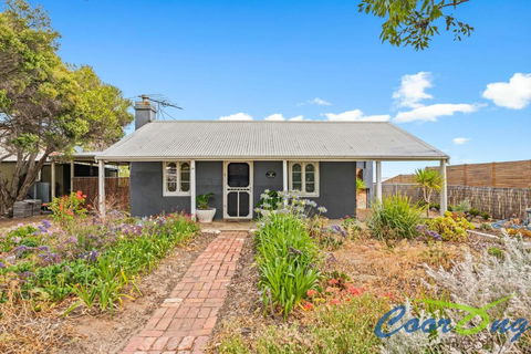 Hyde Cottage - Cruises Travel 0