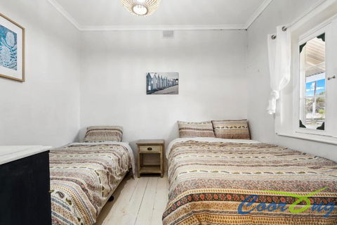Hyde Cottage - Cruises Travel 2