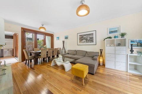 Ideally Located 3 BR With Parking & Central & Darling Harbour-10 Mins Walk - Cruises Travel 1