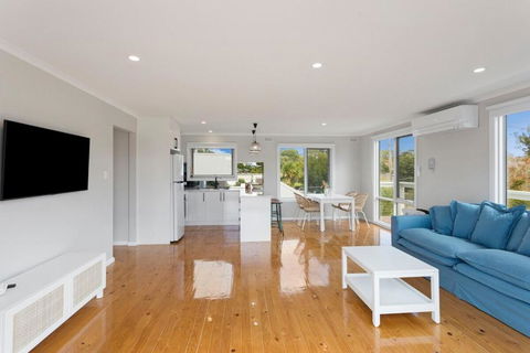 Imollu Beach House 5-Bed 2 5-Bath - Tourism Guide 2