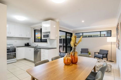 Indah - Lennox Head - Tourism Guide 2