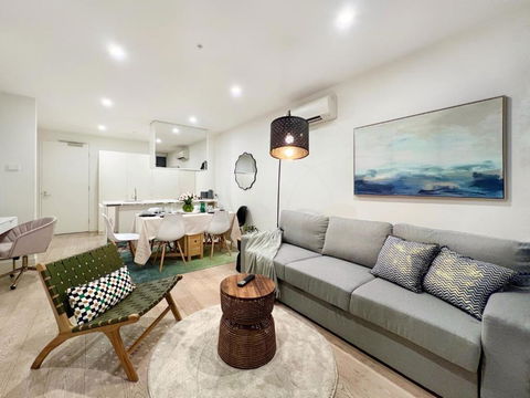 Indulge Luxury Holiday Near Brighton Beach With Private Garden Parking - Tourism Guide 1