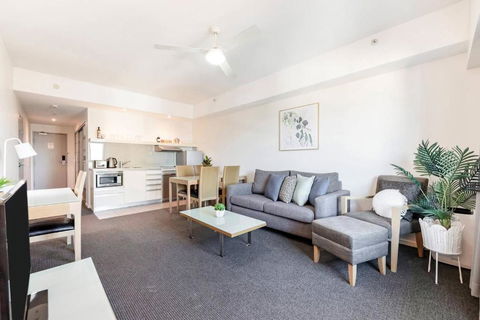 Inner Bloom - Tropical Chic In The CBD - Tourism Guide 2