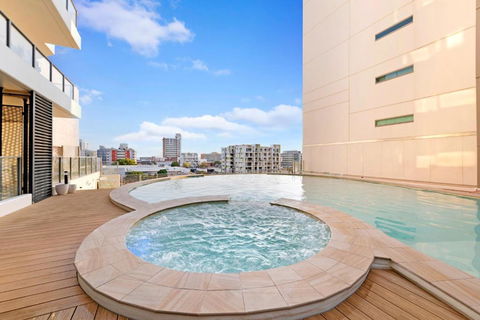 Inner Bloom - Tropical Chic In The CBD - Tourism Guide 0