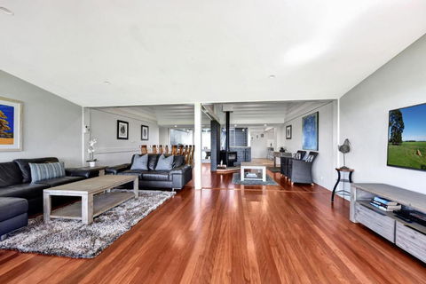 Ironbark Hill Retreat - Tourism Guide 1