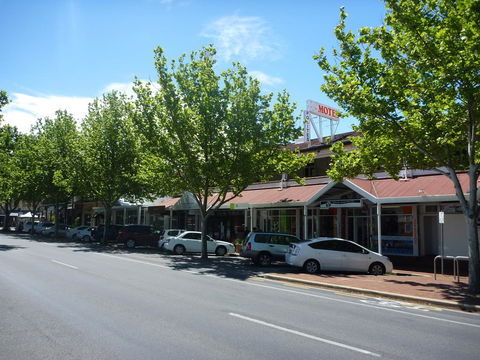 Adelaide Travellers Inn Backpackers Hostel - Tourism Guide 0