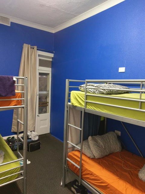 Adelaide Travellers Inn Backpackers Hostel - Tourism Guide 3