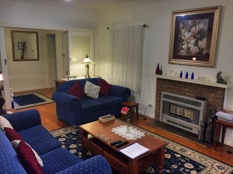 Admurraya House Bed & Breakfast - Cruises Travel 0
