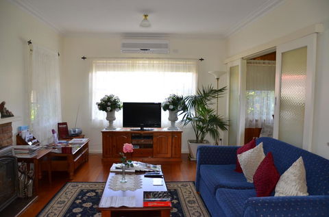 Admurraya House Bed & Breakfast - Cruises Travel 1