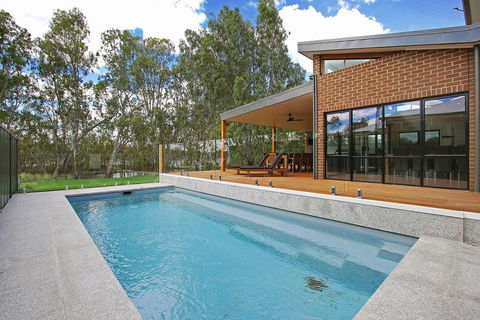 Adori Maloo - Bundalong - Cruises Travel 0