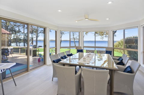 Adrift Retreat - St Georges Basin Waterfront Home - Travel Search 2