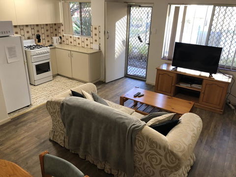 Affordable Comfortable Inglewood Apartment+Pool - Tourism Guide 3