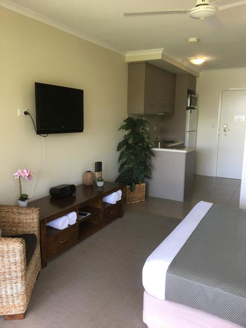 Airlie Central Apartments - Tourism Guide 0