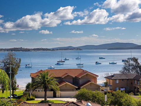Aislinn' 3/273 Corrie Parade - Air Con, Water Views, BBQ - Cruises Travel 0