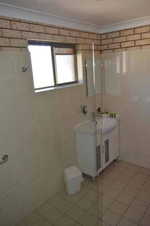 Alamo Motor Inn - Travel Agents 3