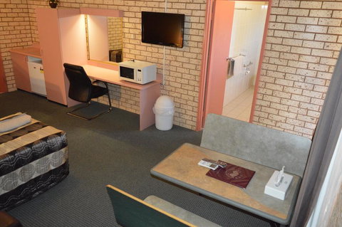 Alamo Motor Inn - Travel Agents 2