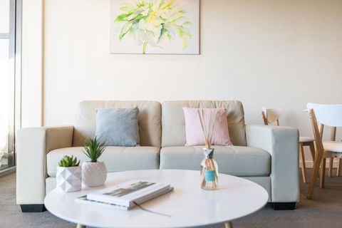 Albert Park City View Stylish 1 Bedroom Apartment - Tourism Guide 2