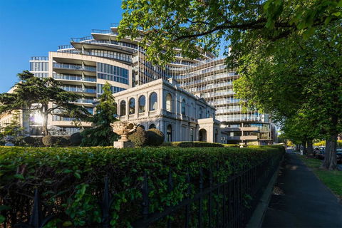 Albert Park City View Stylish 1 Bedroom Apartment - Tourism Guide 0