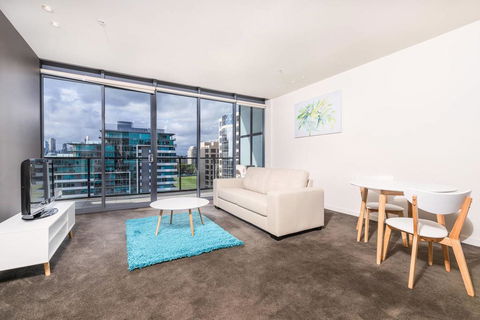 Albert Park City View Stylish 1 Bedroom Apartment - Tourism Guide 3