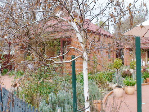 Albury Cottages - Tourism Guide 2