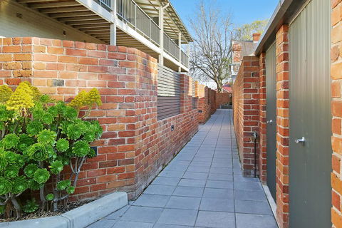 Albury Suites - Waterstreet - Tourism Guide 3