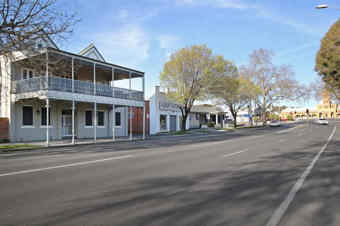 Albury Suites - Waterstreet - Tourism Guide 2