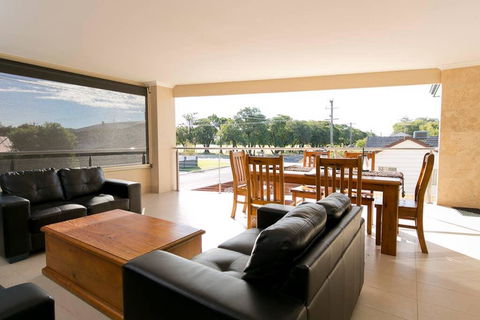 Alcedonia Retreat - Cruises Travel 1