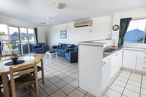 Alexander Beachfront Apartments - Travel Search 3