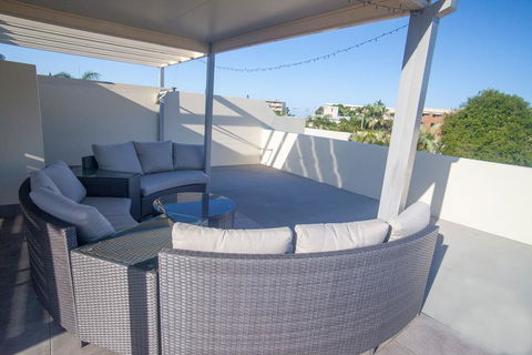 Alexandra Headland Luxury Townhouse - Tourism Guide 2