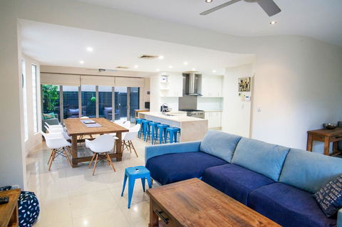 Alexandra Headland Luxury Townhouse - Tourism Guide 0