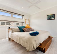 Alice's Palace 2-minute walk to lifeguard patrolled surf beach - Travel Agents