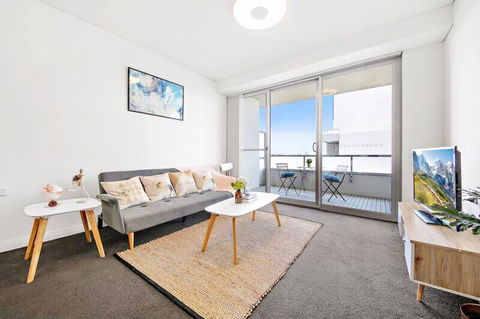 All Amenities Only Downstairs, 20 Mins To CBD - Tourism Guide 0