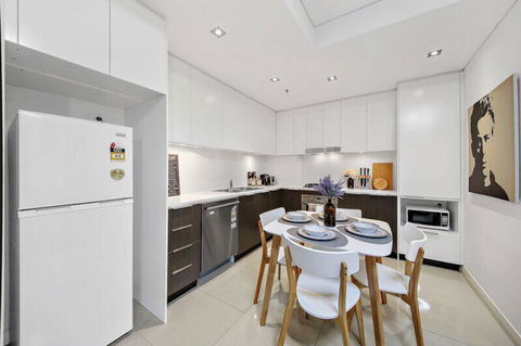 All Amenities Only Downstairs, 20 Mins To CBD - Tourism Guide 3