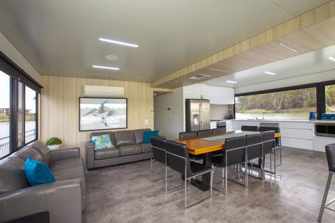 All Seasons Houseboats - Cruises Travel 3