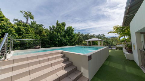 Alpha 8 On Waterson - Airlie Beach - Travel Search 2
