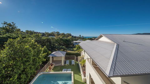 Alpha 8 On Waterson - Airlie Beach - Travel Search 3