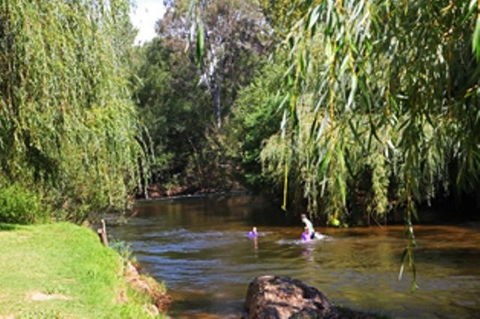 Alpine Park Riverside Cottages - Travel Search 3
