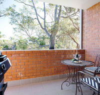 Amanda Court 2/1 Weatherly Cl - Renovated unit with aircon wifi and Close to the beach - Cruises Travel