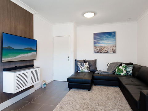 Amanda Court 2/1 Weatherly Cl - Renovated Unit With Aircon, Wifi And Close To The Beach - Cruises Travel 1