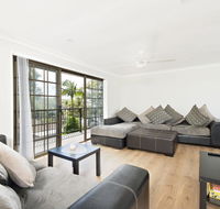 Amaroo Retreat  Fingal Bay - Cruises Travel