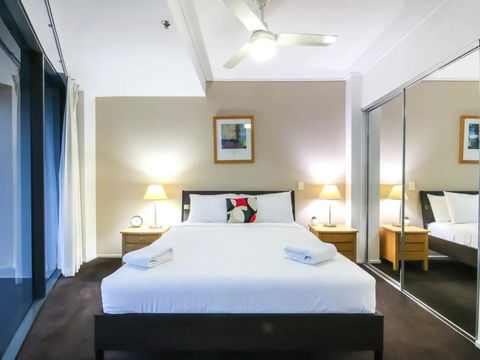 Amazing Brisbane CBD 2 Bedroom Apartment With River Views - Tourism Guide 2