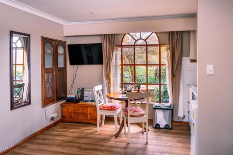 Amble At Hahndorf - Tourism Guide 1