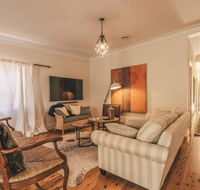 Ambrose On Byng - Central Location w/ 2 Bathroom - Travel Search