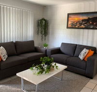 Andergrove Home with a Garden View-Wi-fi  Netflix - Travel Search