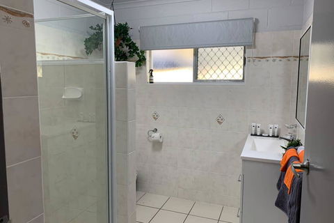 Andergrove Home With A Garden View-Wi-fi & Netflix - Travel Agents 3