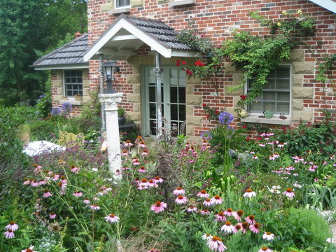 Annie's Cottage - Travel Search 1