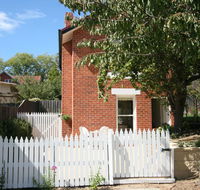 Annies Garden Cottage - Cruises Travel