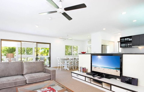 Apartment 1 - 20 Viewland Drive - Tourism Guide 1