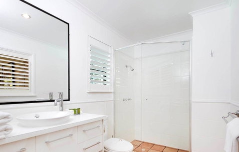 Apartment 1 - 20 Viewland Drive - Tourism Guide 3