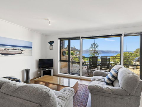 APARTMENT 26 PACIFIC APARTMENTS - Walk To Town - Travel Agents 0